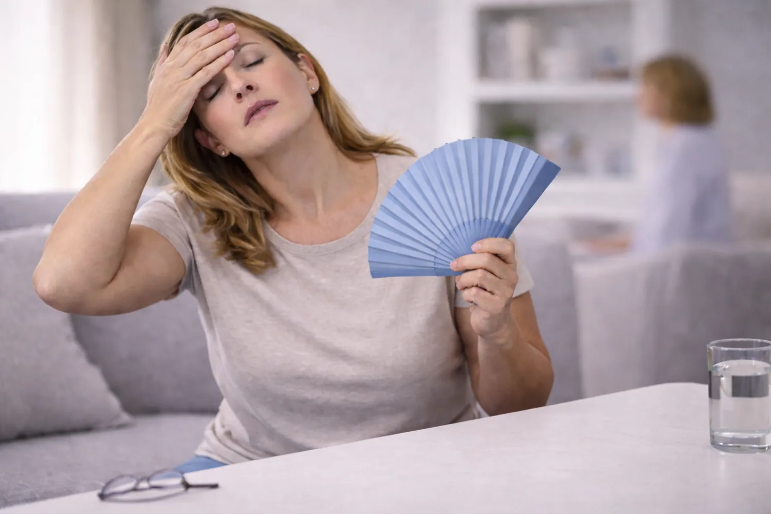 Menopauzė: simptomai, pakaitinė hormonų terapija ir gydymo galimybės